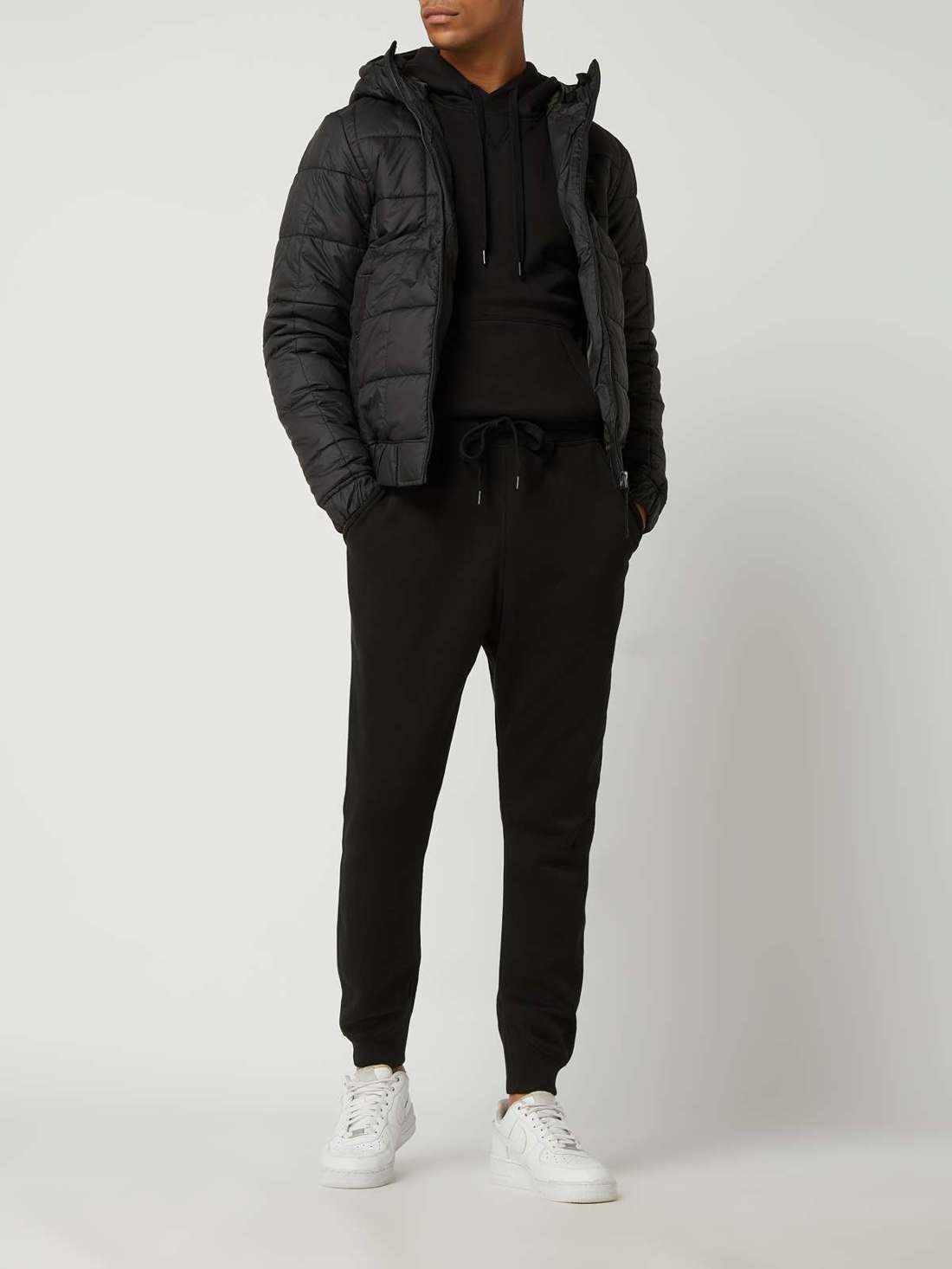 Спортивные брюки с боковыми карманами