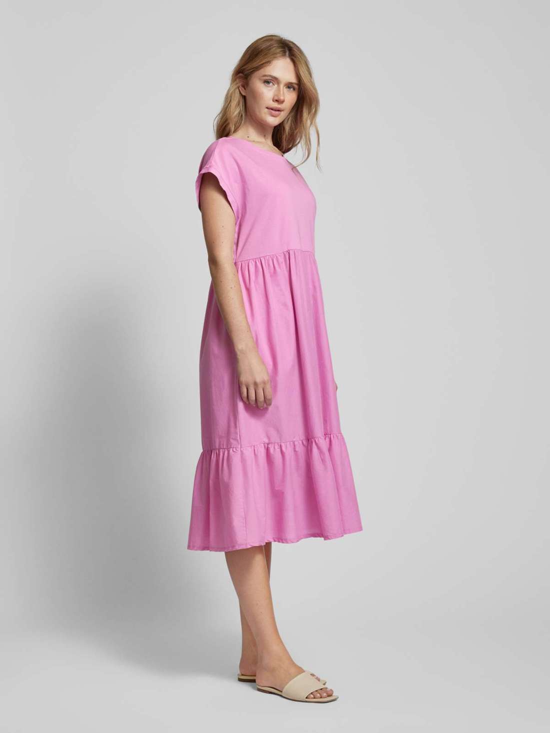 Платье миди с круглым вырезом