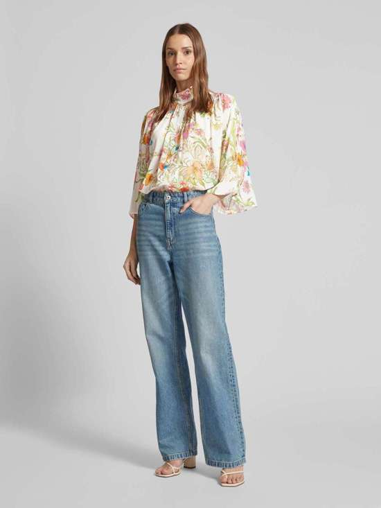 Шелковая блузка стандартного кроя с воротником стойкой