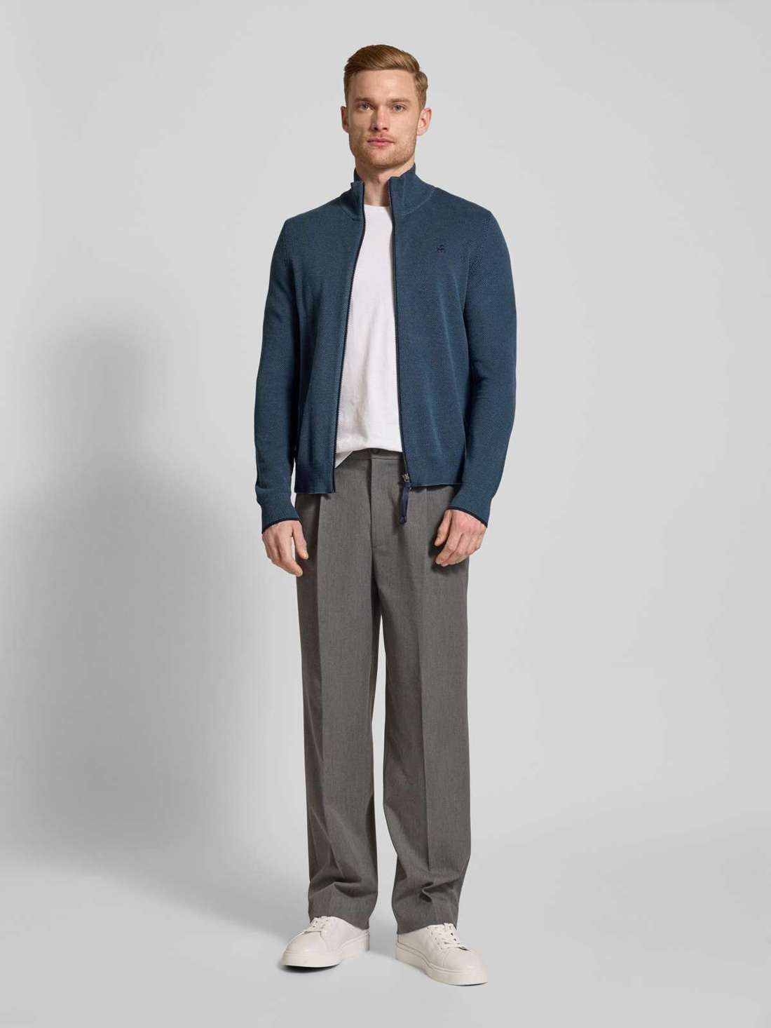 Кардиган с пришивной этикеткой