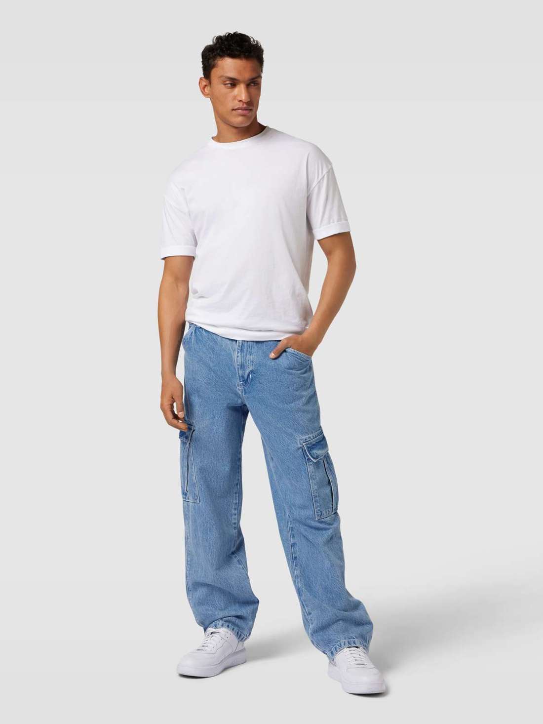 Джинсы с карманами-карго