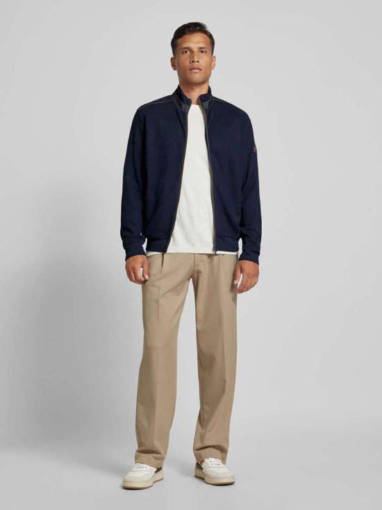 Толстовка с воротником стойкой