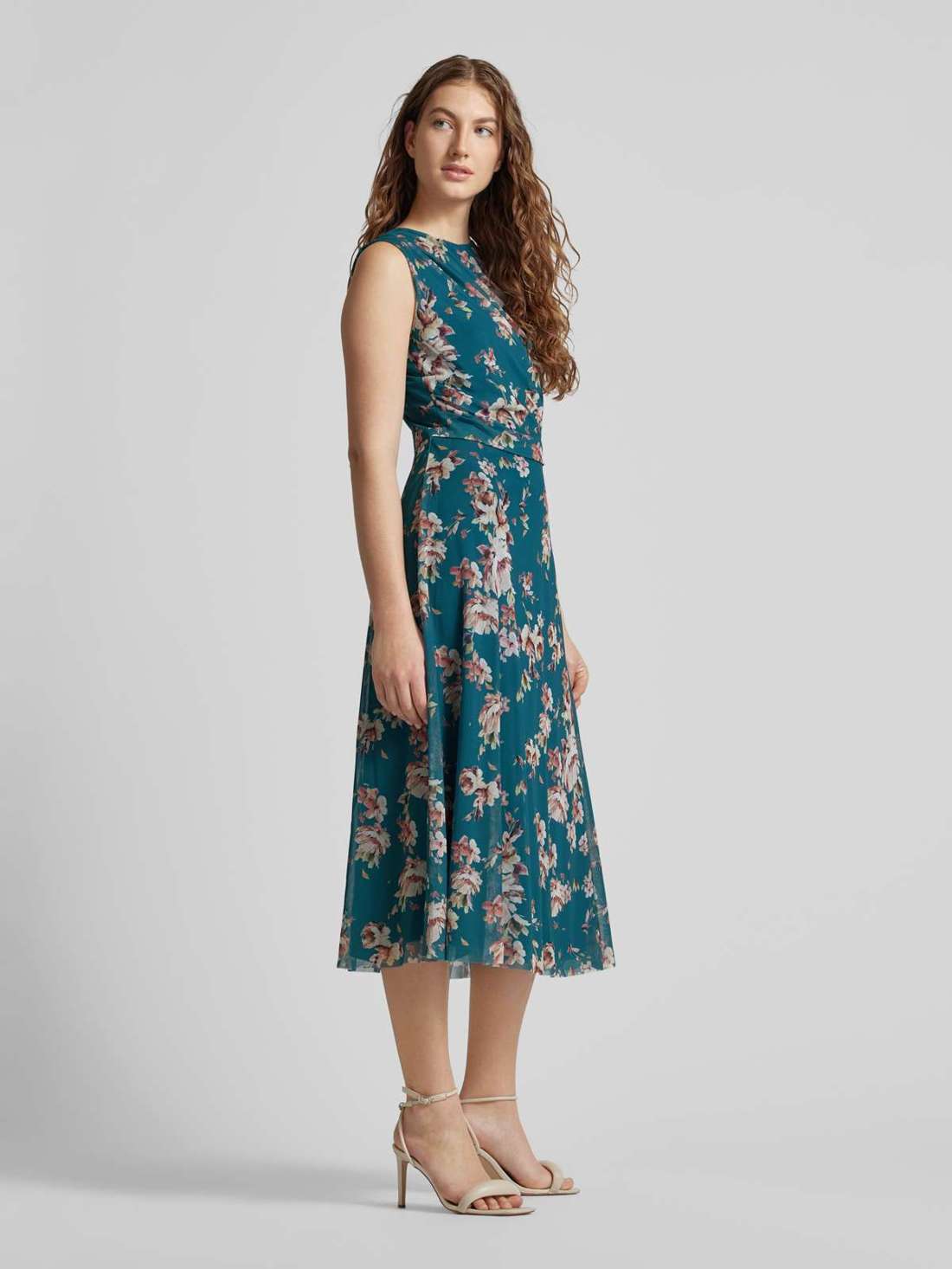 Коктейльное платье с цветочным принтом