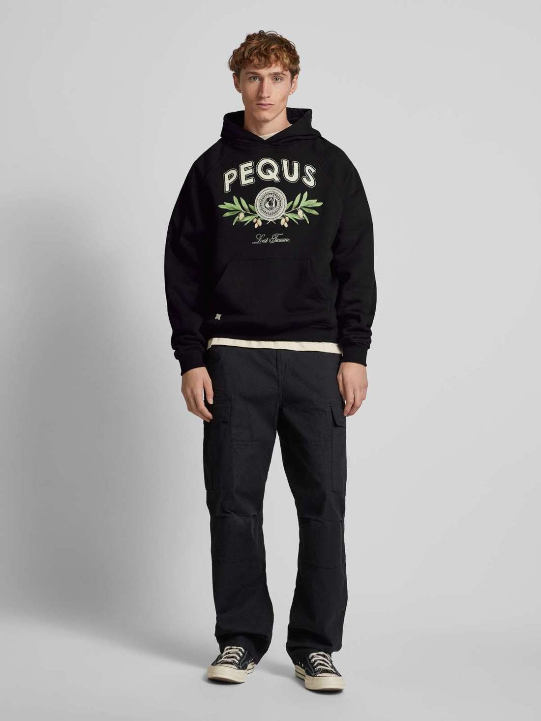 Худи с принтом-лейблом Olive Coin Relic