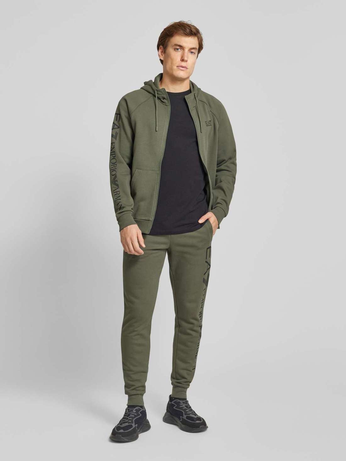 Спортивные брюки стандартного кроя с эластичным поясом