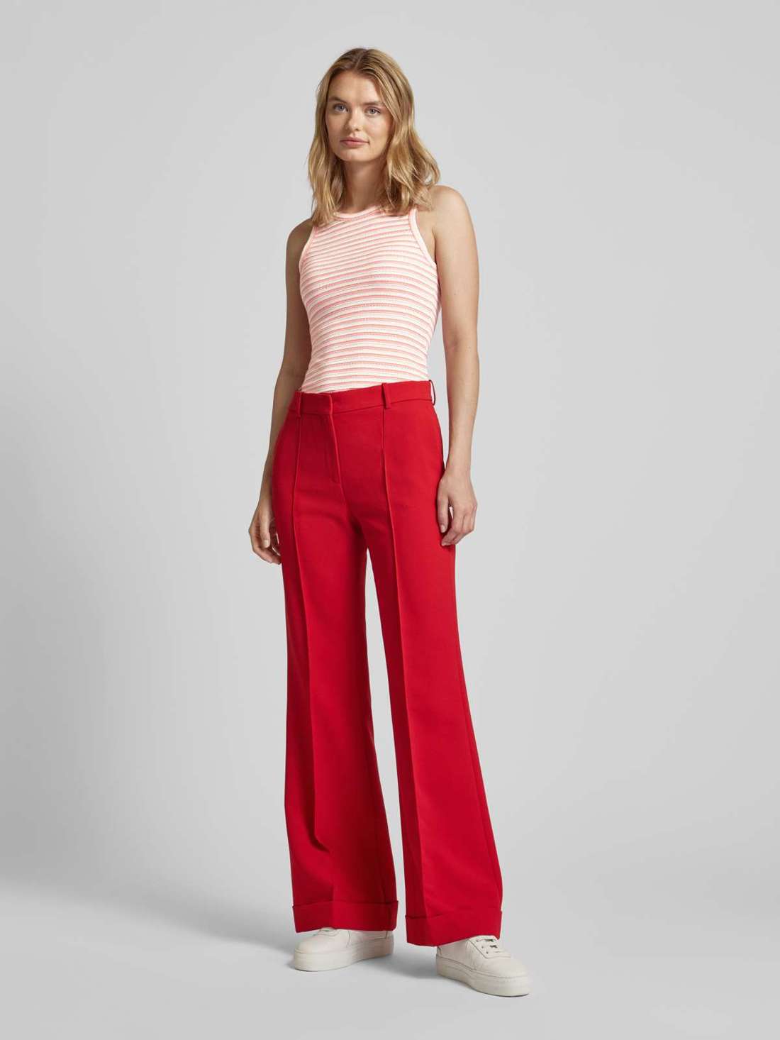 Майка с полосатым узором и круглым вырезом