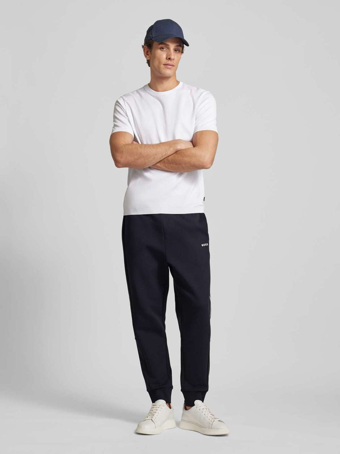 Спортивные штаны с надписью на этикетке Hadikonos