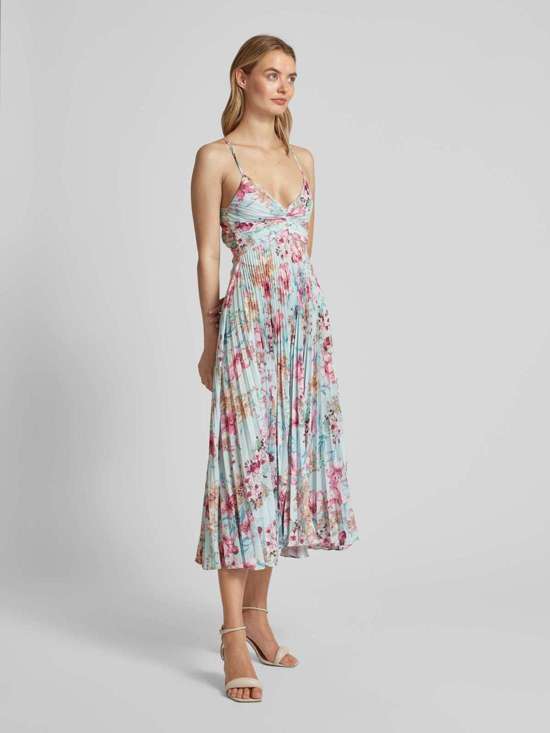 Коктейльное платье с цветочным узором и складками