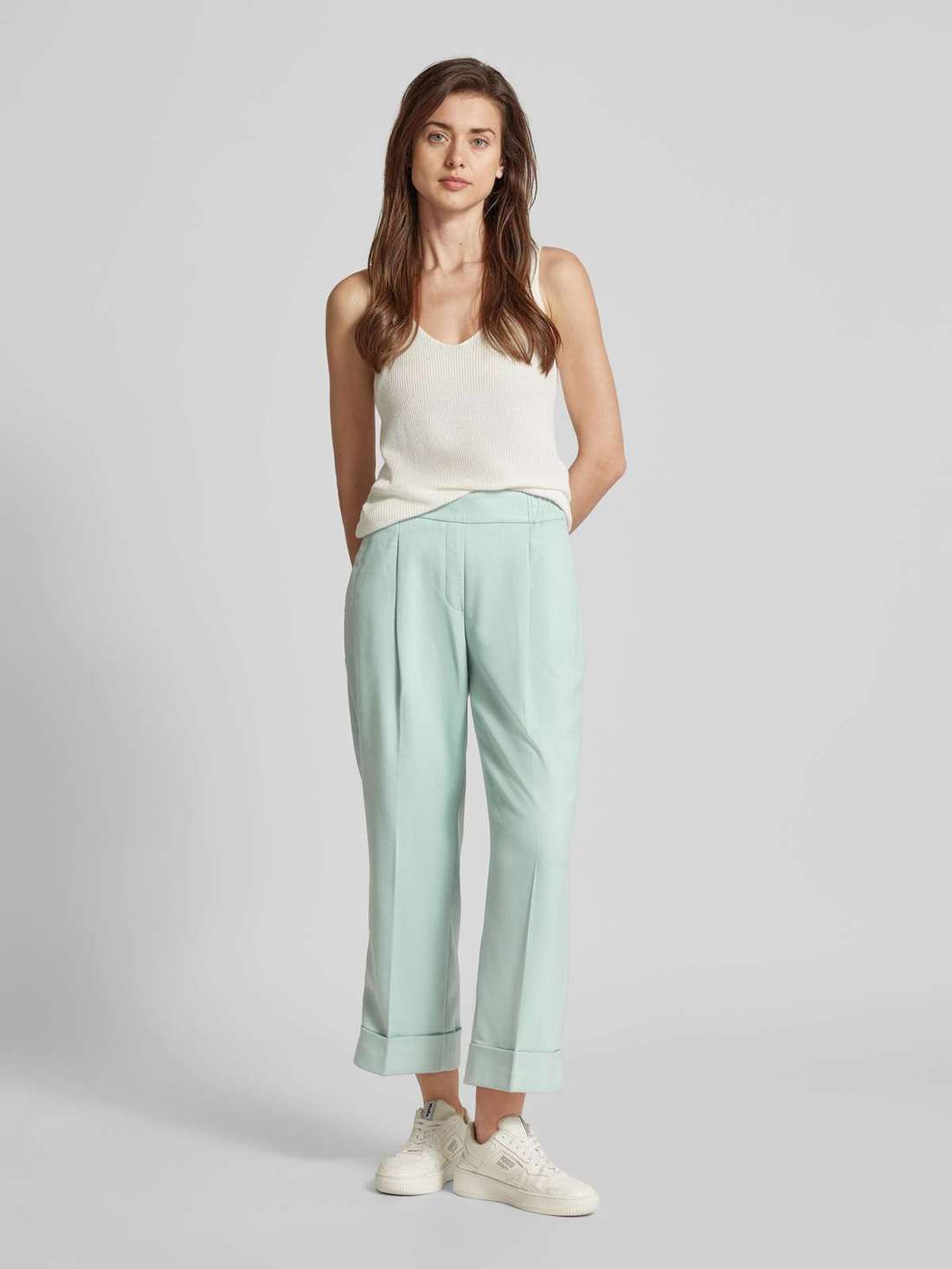 Тканевые брюки зауженного кроя с эластичным поясом Maikito fresh