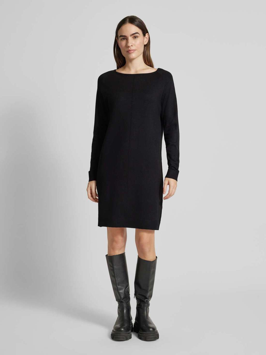 Платье мини с вырезом лодочкой