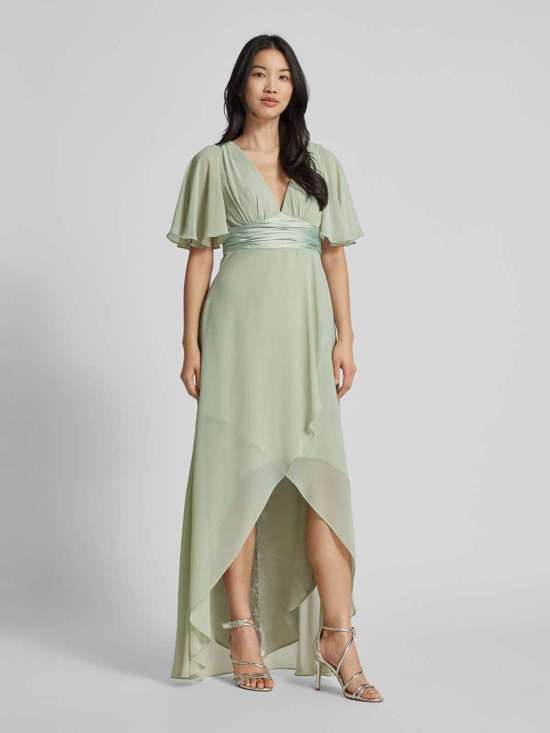 вечернее платье с V-образным вырезом