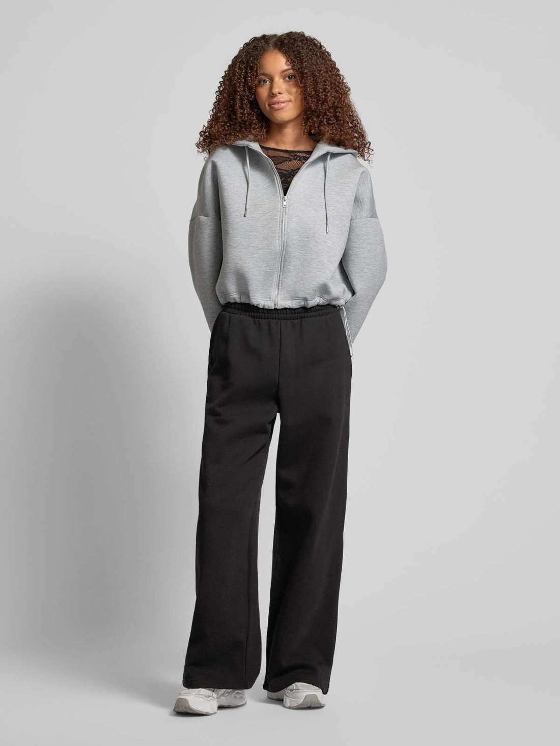 Спортивные брюки свободного кроя с эластичным поясом