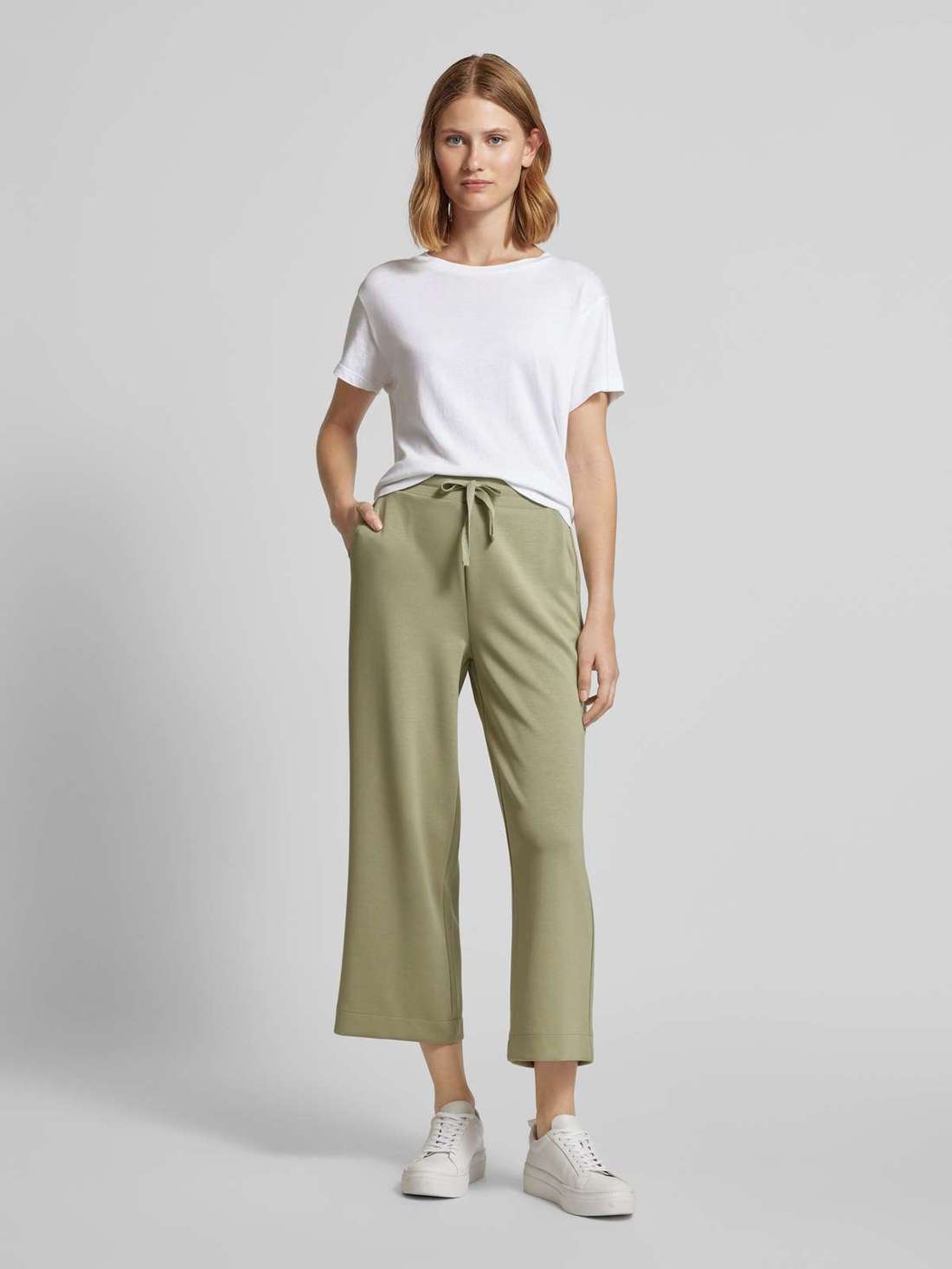 Спортивные штаны с эластичным поясом и кулиской