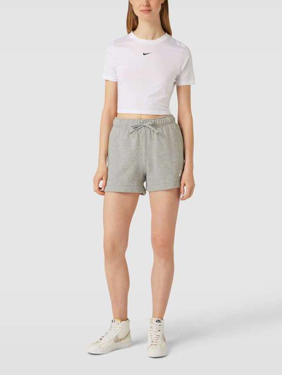 Спортивные шорты с отстрочкой-лейблом CLUB