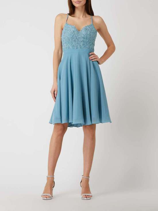 Коктейльное платье из кружева и шифона