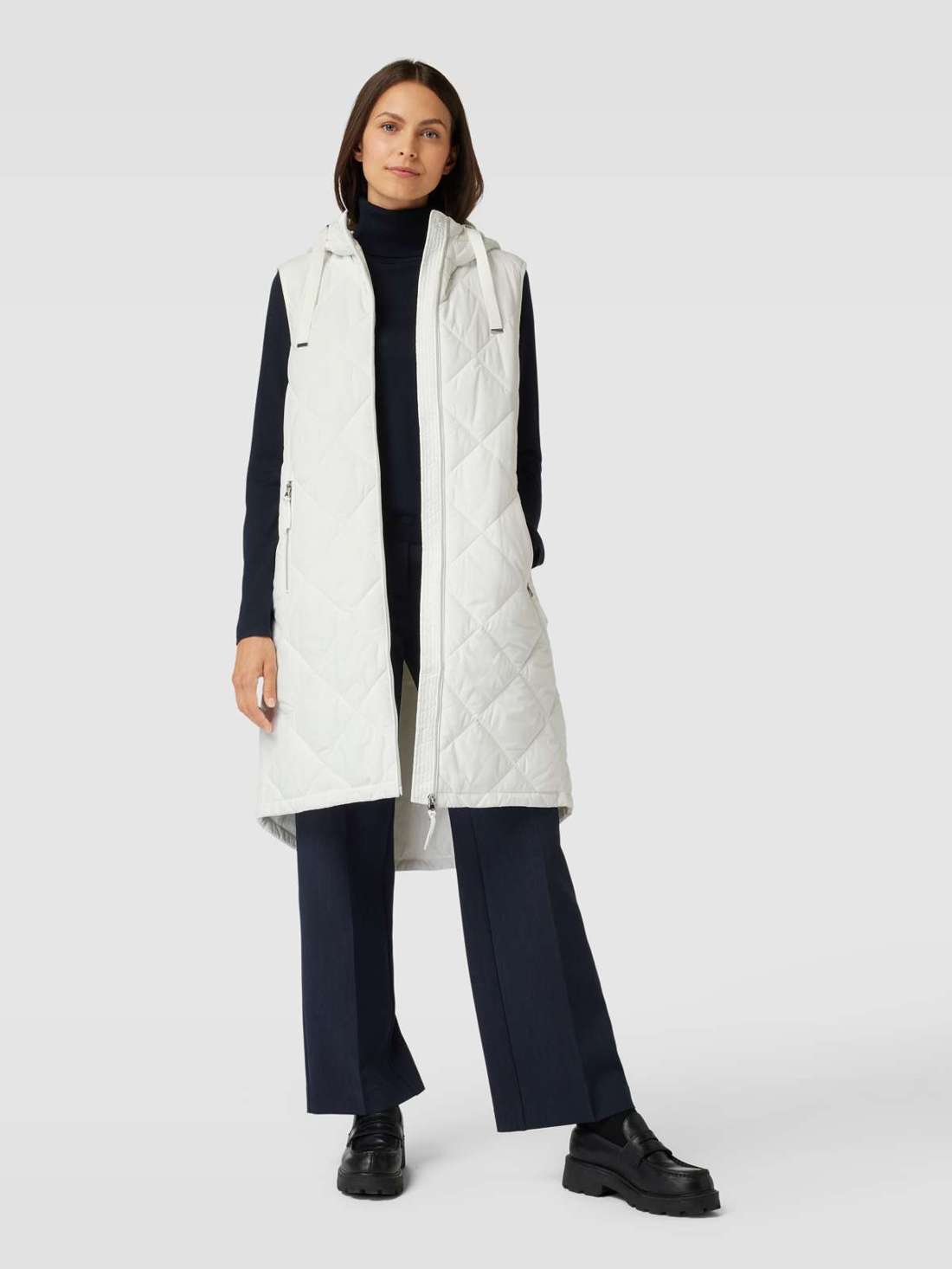 Стеганый жилет с капюшоном