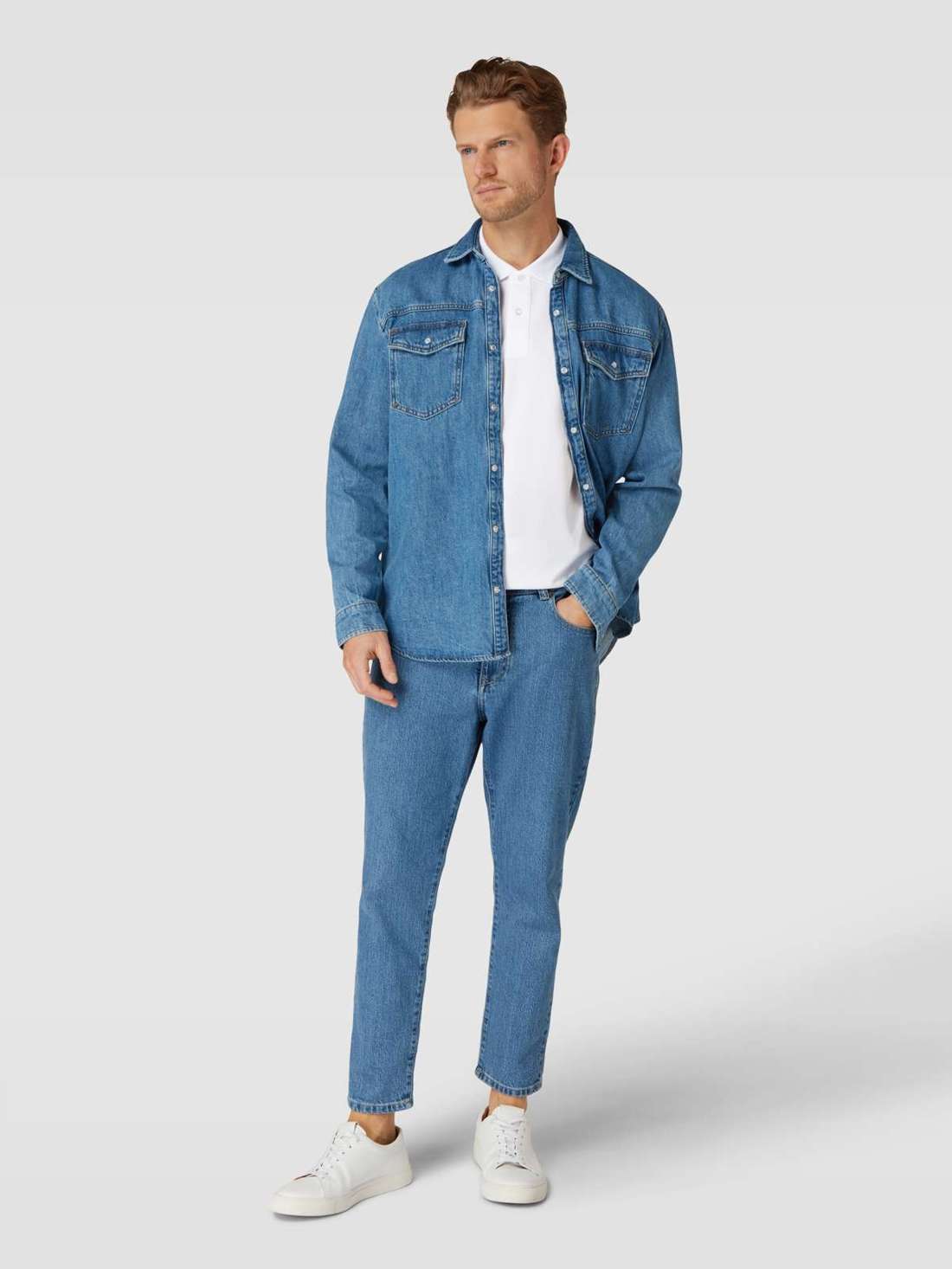 Рубашка-поло с вышивкой этикеток