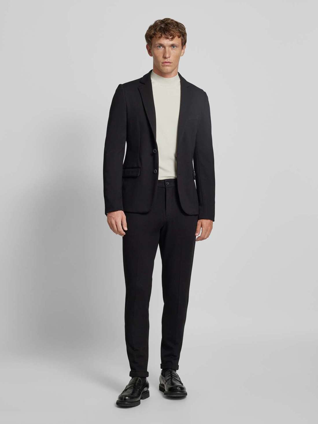 Жакет на двух пуговицах с воротником с лацканами