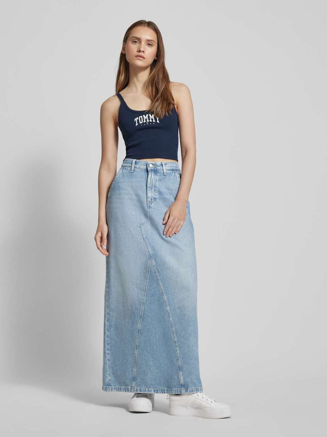 Укороченный топ с вышивкой логотипа