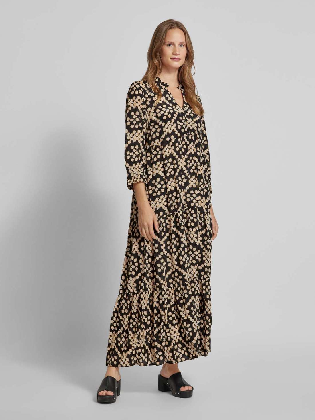 Платье-макси из вискозы ярусного вида