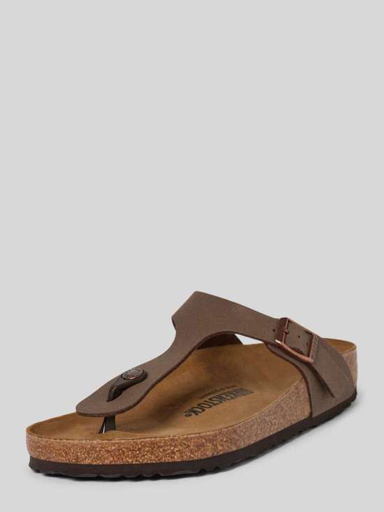 Шлепки с пряжкой