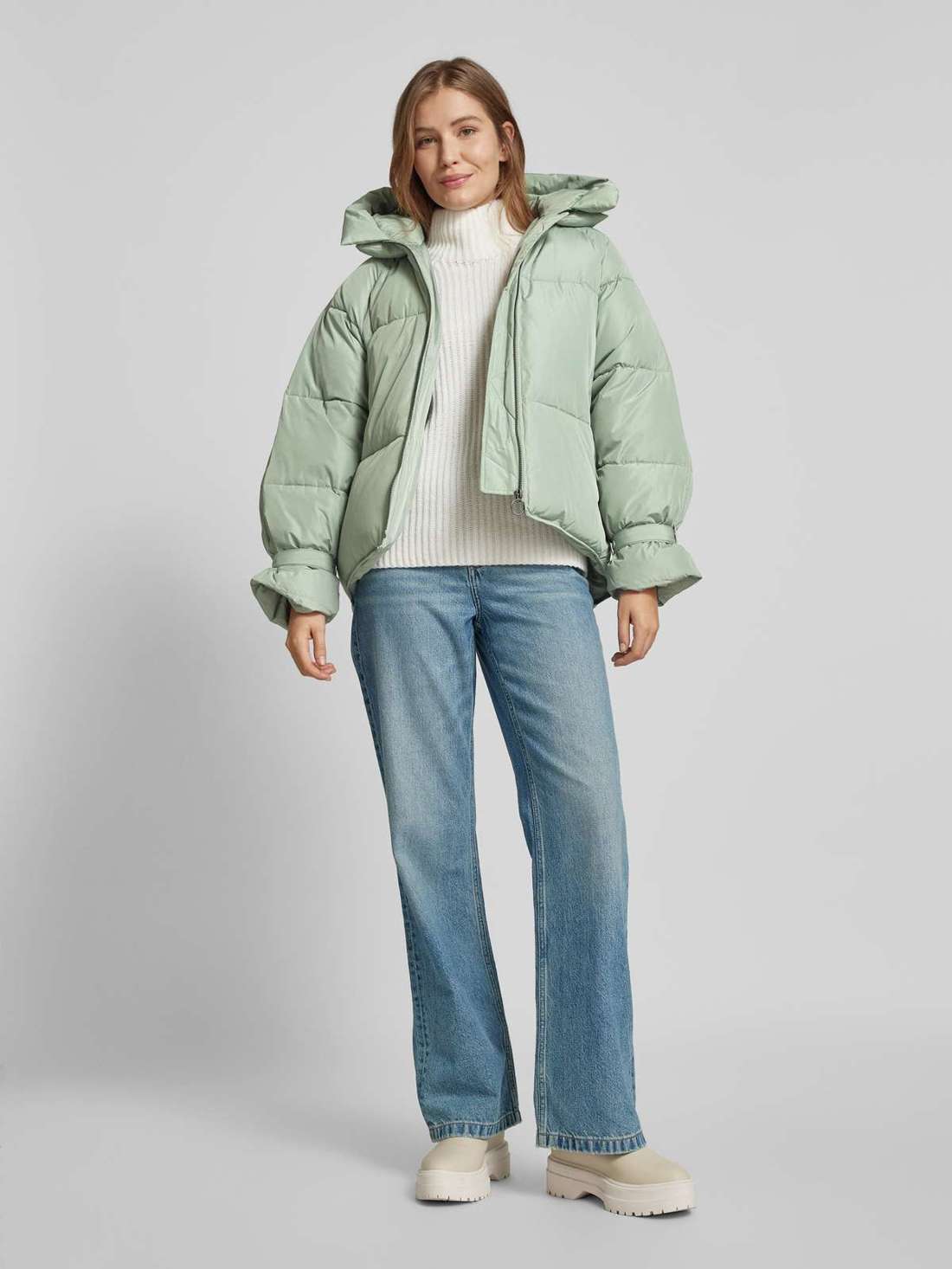 Стеганая куртка с карманами на молнии