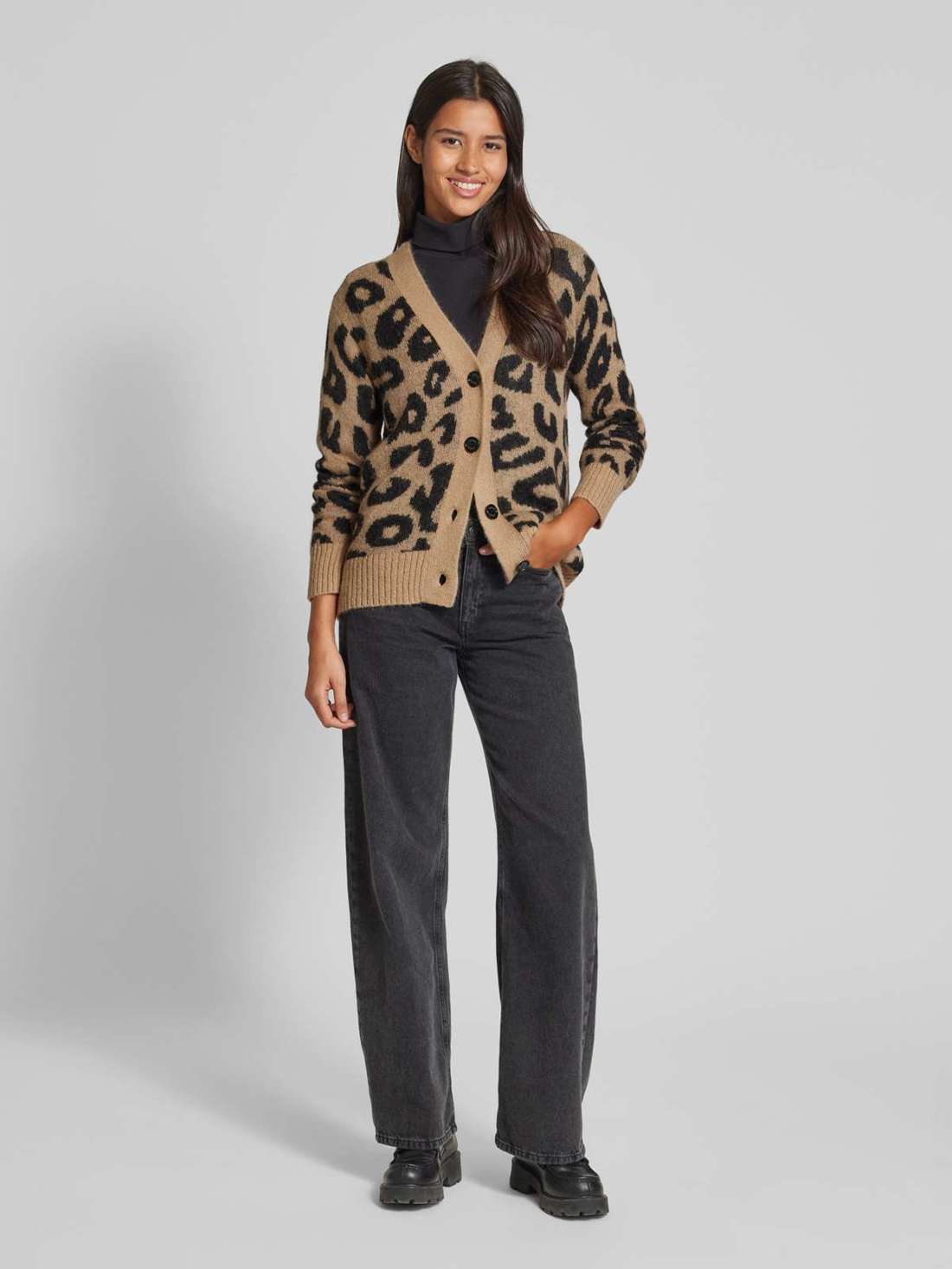 кардиган с V-образным вырезом