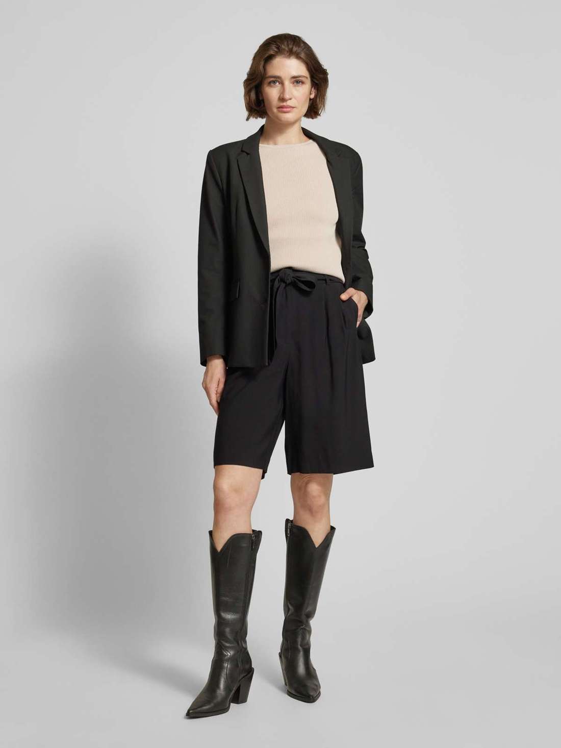 Трикотажное платье с круглым вырезом