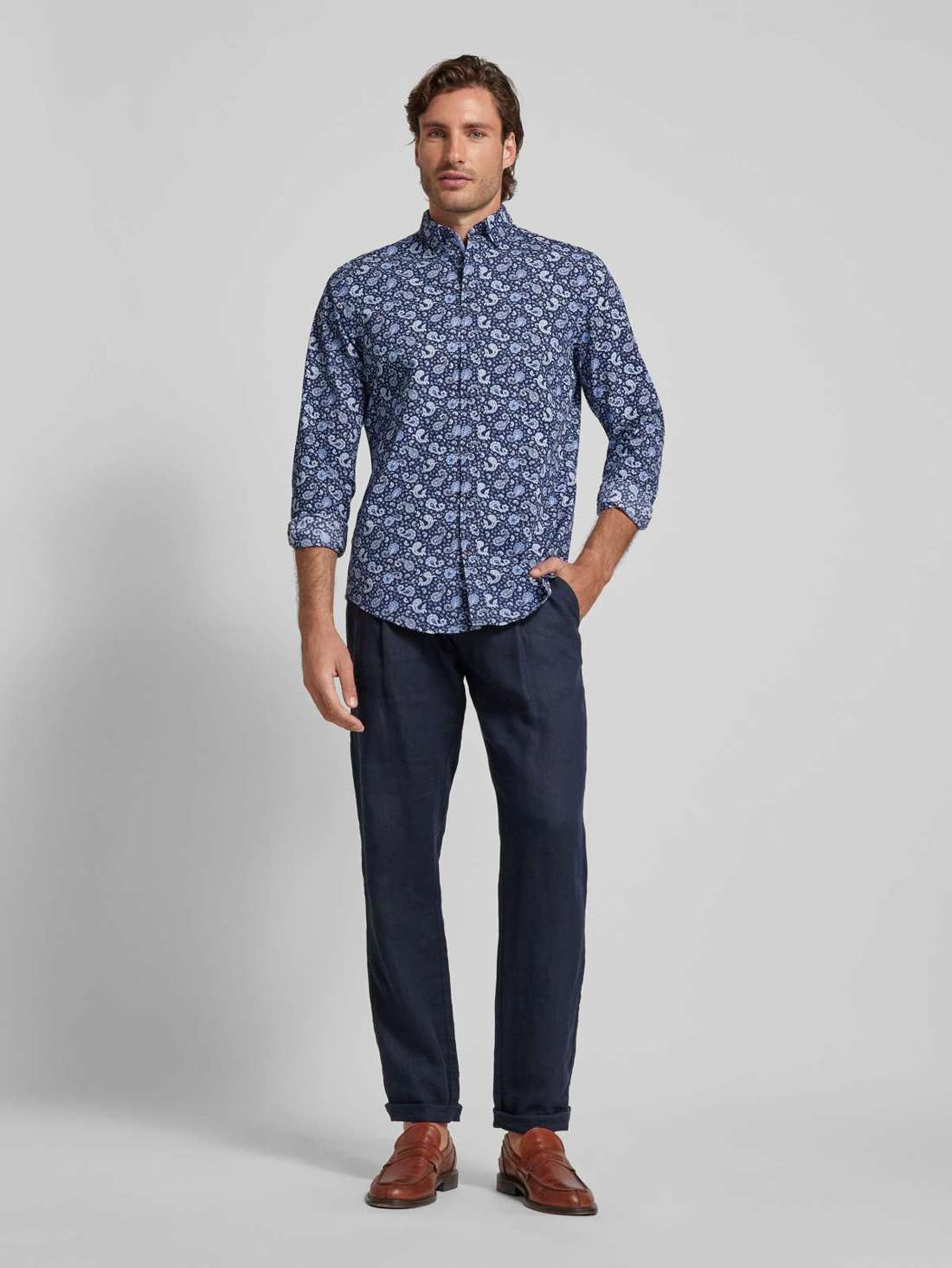 Повседневная рубашка стандартного кроя с воротником «Кент»