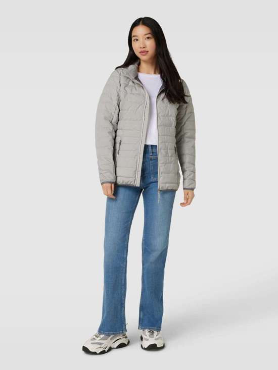 Стеганая куртка с карманами на молнии