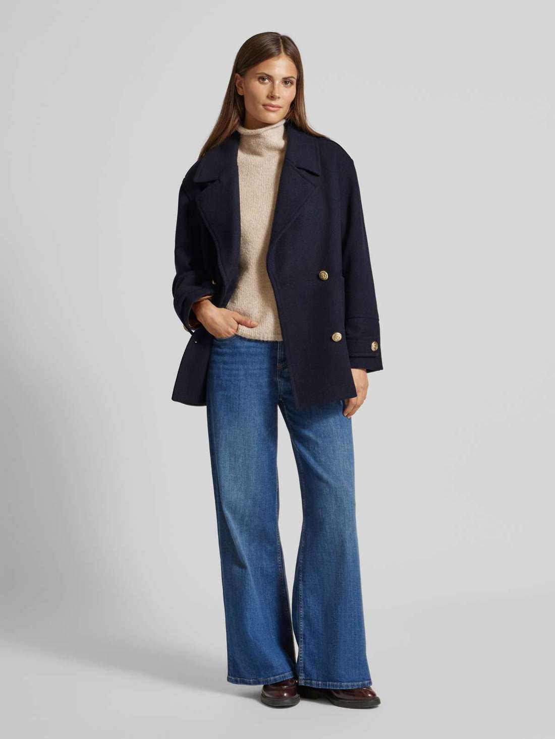 Куртка с накладными карманами