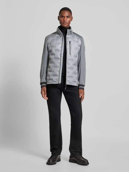 Стеганая куртка с воротником стойкой