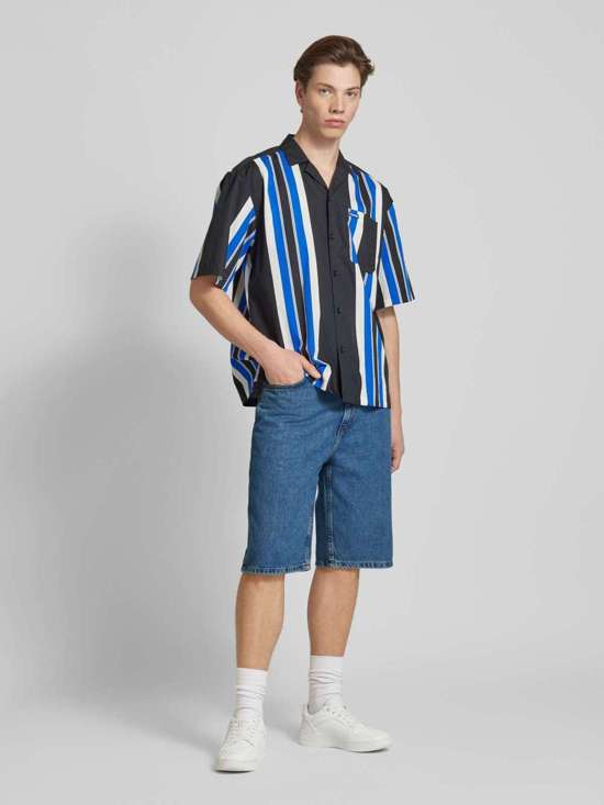 Джинсовые шорты с пятью карманами