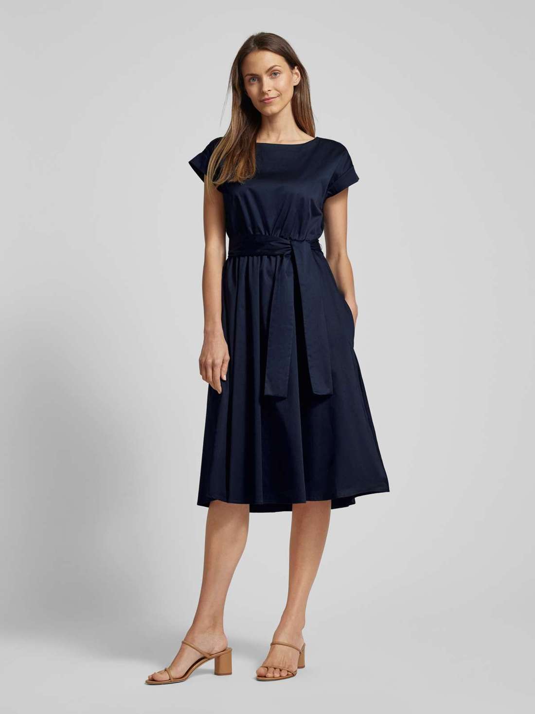 Платье миди с поясом