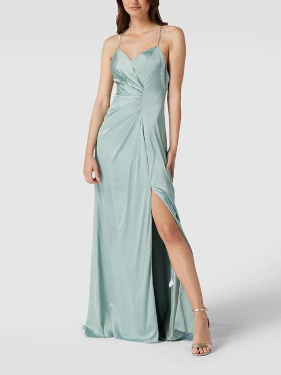 Вечернее платье с палантином