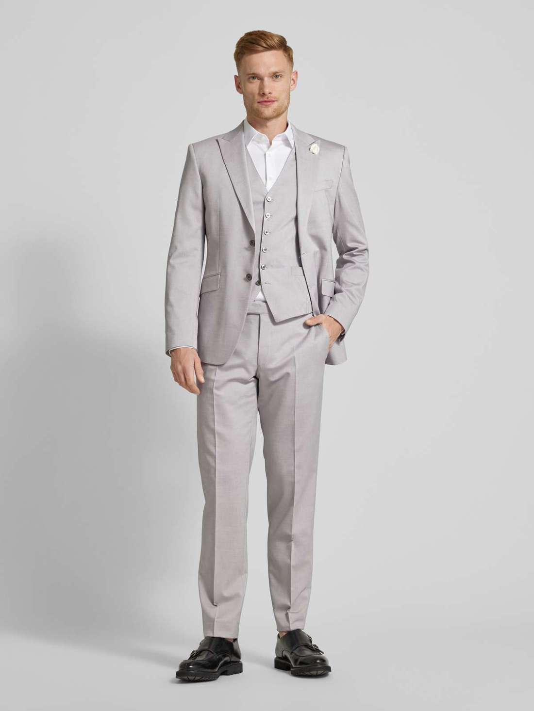 Жилет из смесовой вискозы с планкой на пуговицах