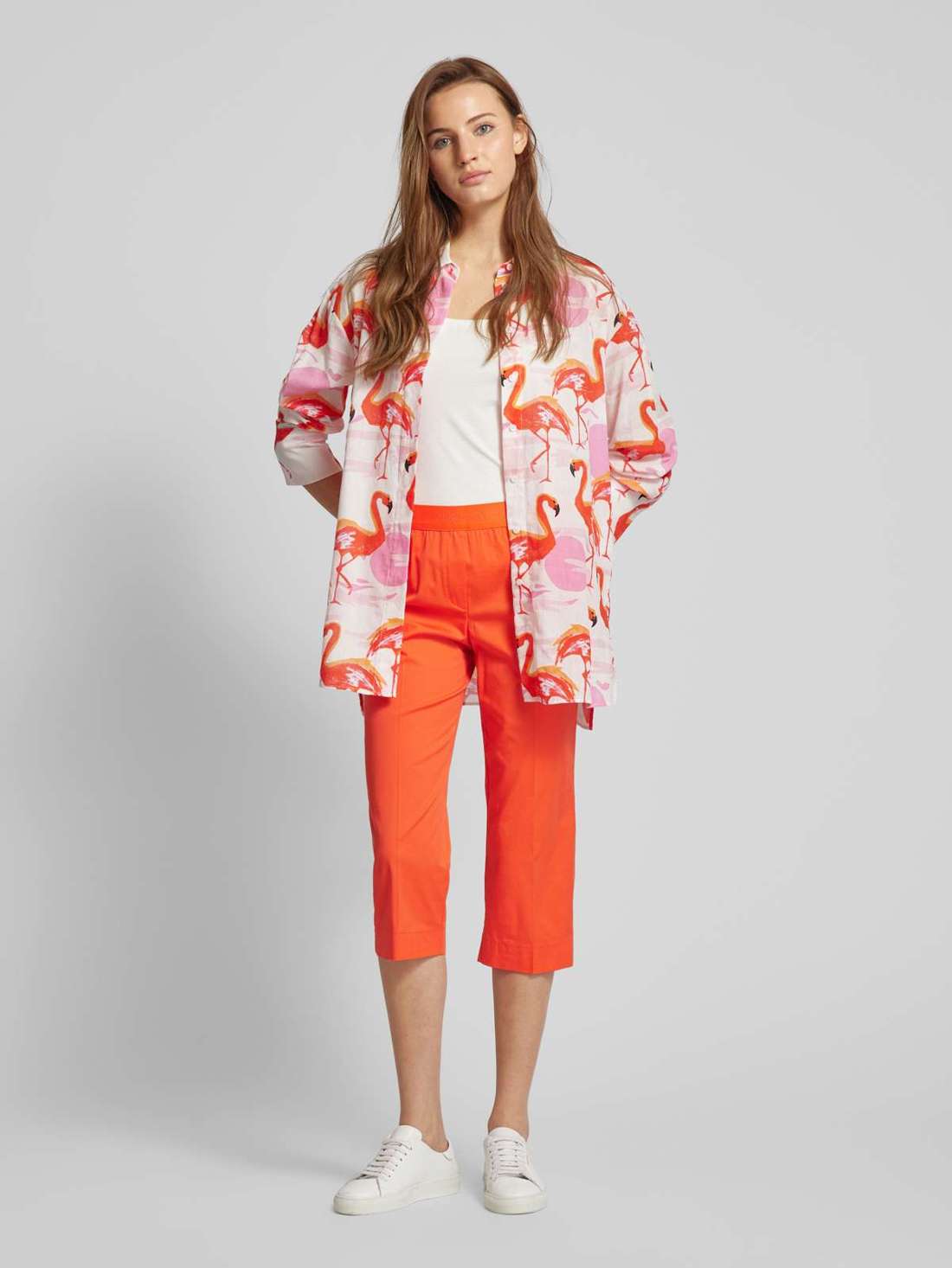 Капри стандартного кроя с этикеткой на поясе