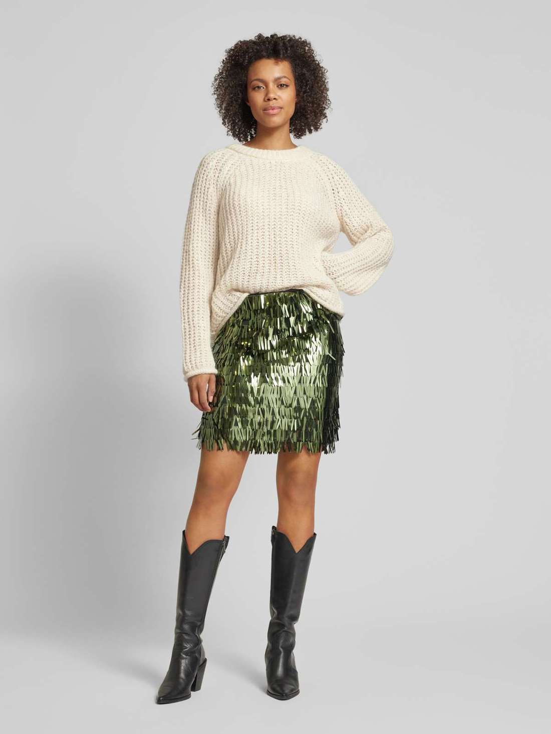 Вязаный свитер с круглым вырезом