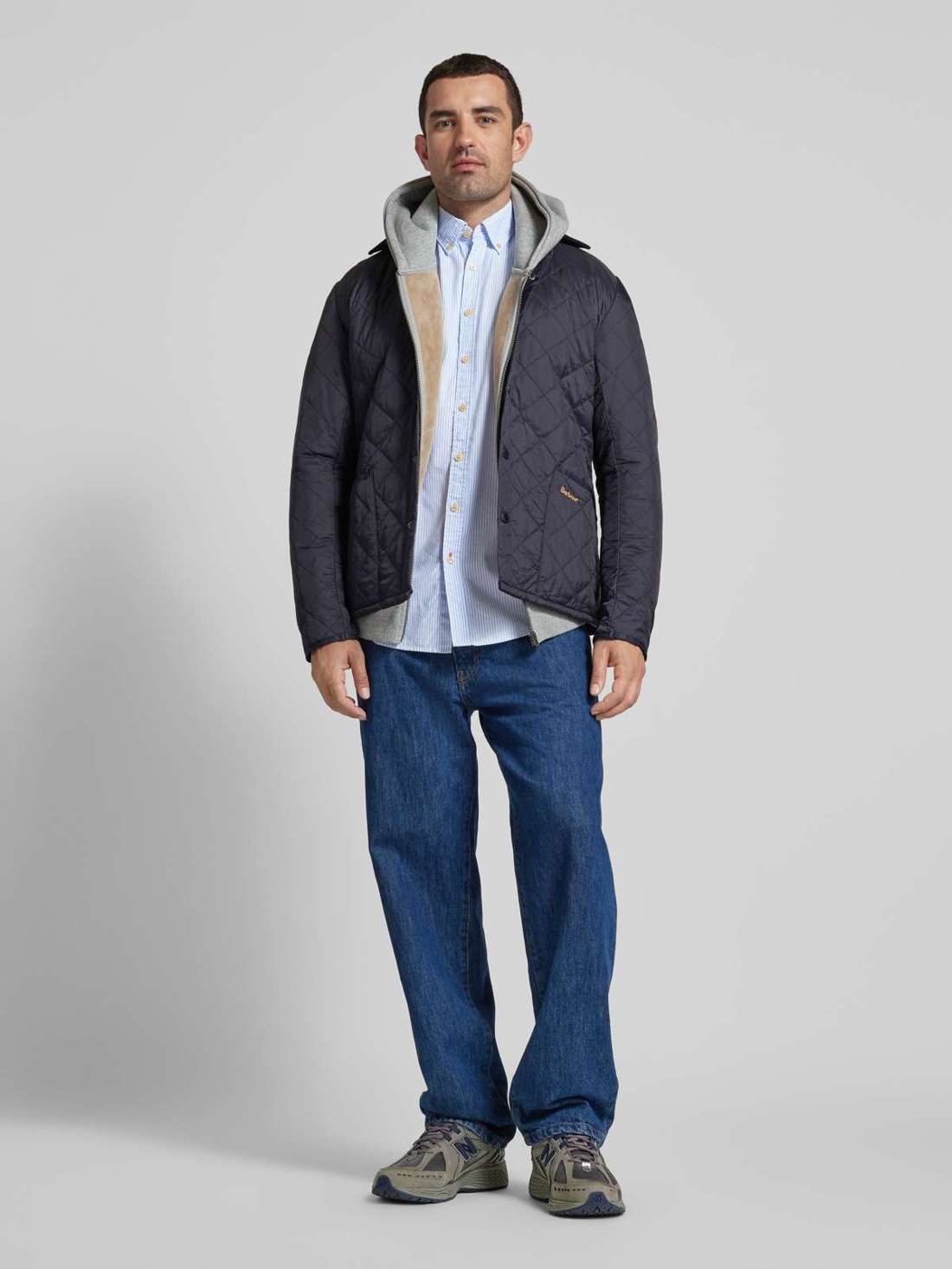 Повседневная рубашка стандартного кроя с воротником на пуговицах