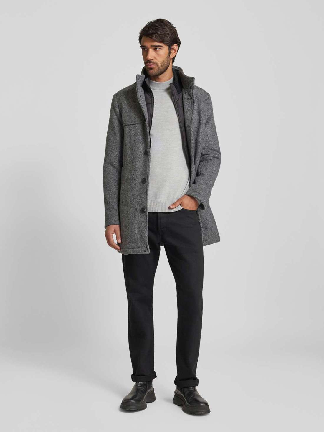 Куртка с воротником стойкой