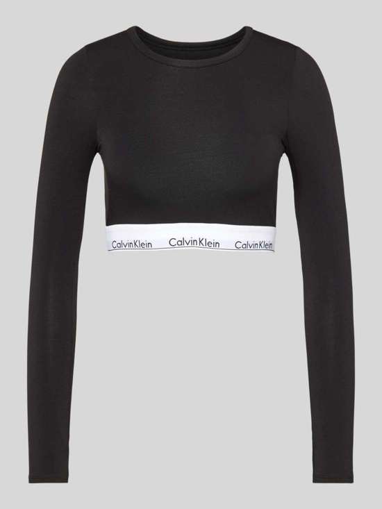 Укороченный длинный рукав с круглым вырезом