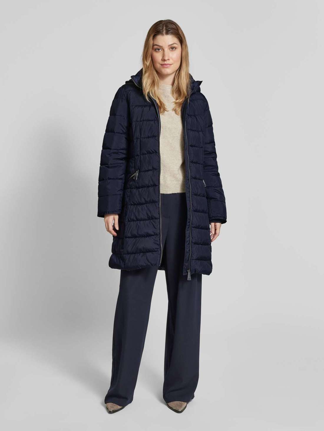 Стеганое пальто с капюшоном
