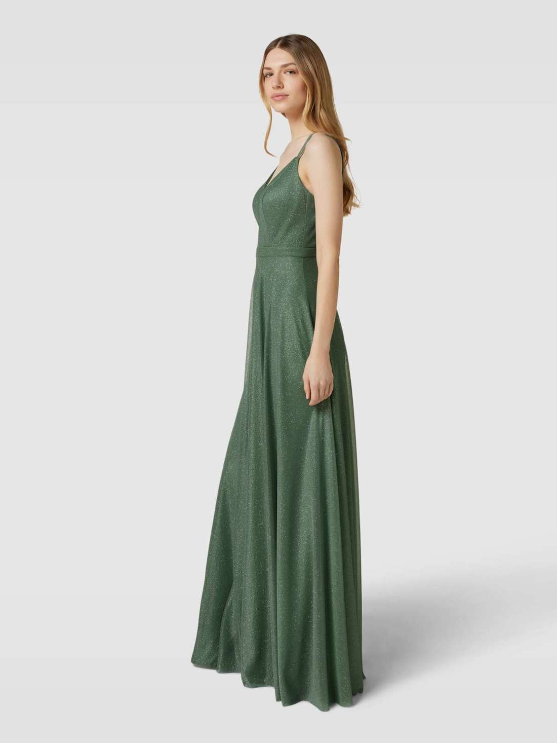 Вечернее платье с вырезом в форме сердца