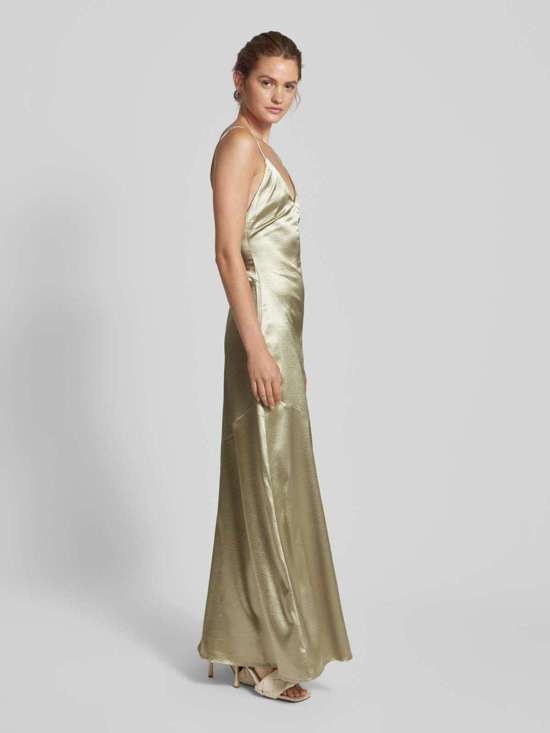 вечернее платье с V-образным вырезом