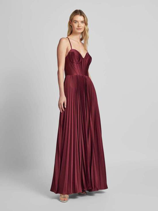 Вечернее платье на тонких бретельках