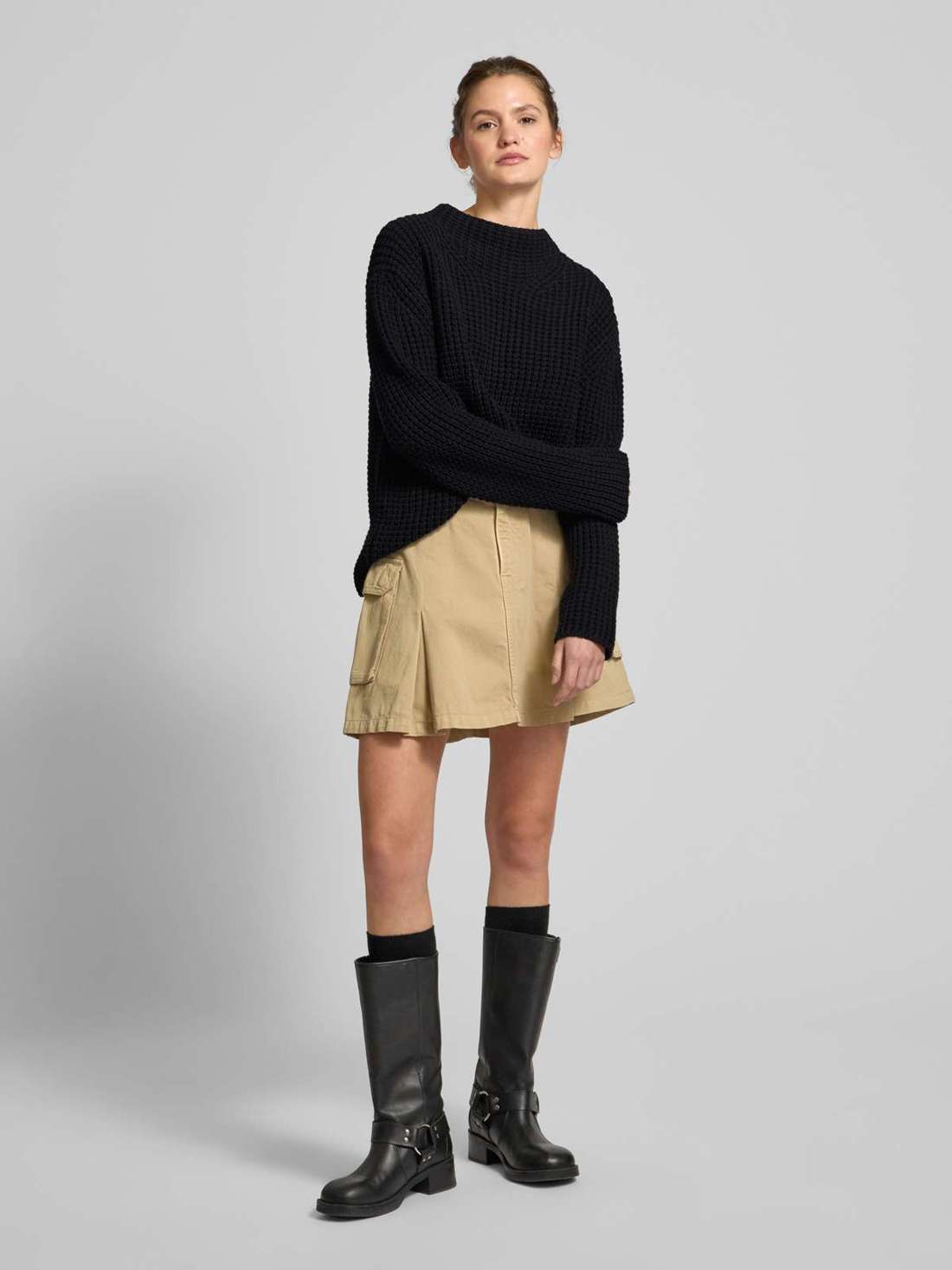 Вязаный свитер с круглым вырезом