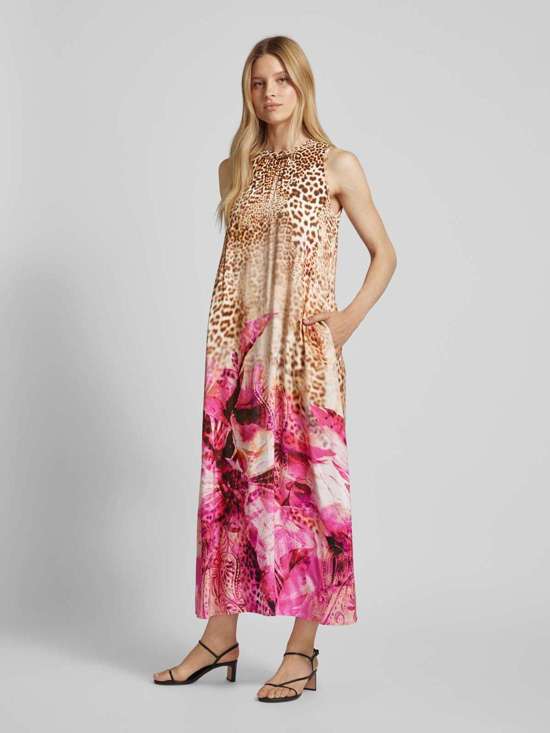 Платье макси с круглым вырезом