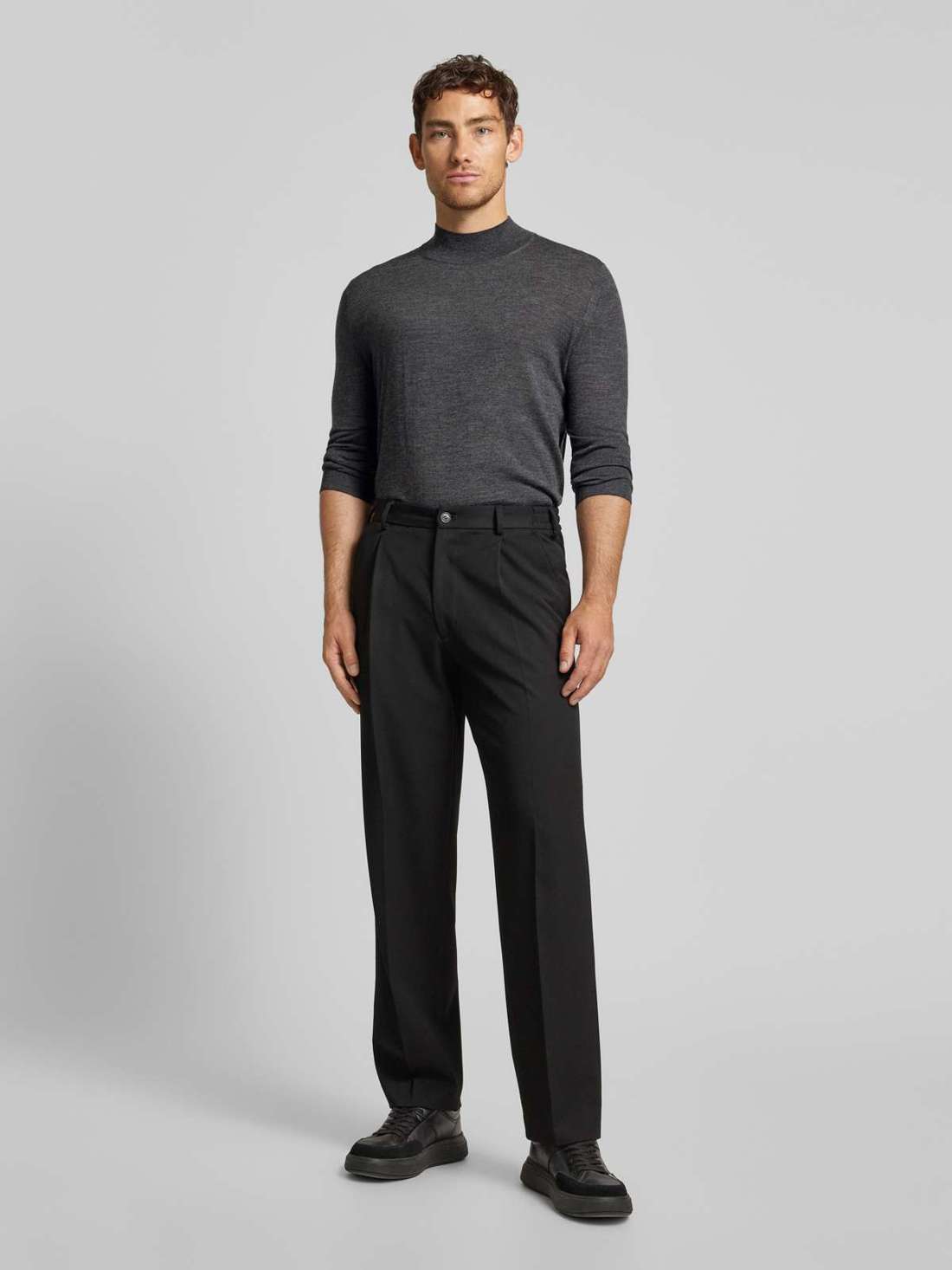 Вязаный шерстяной свитер с воротником стойкой