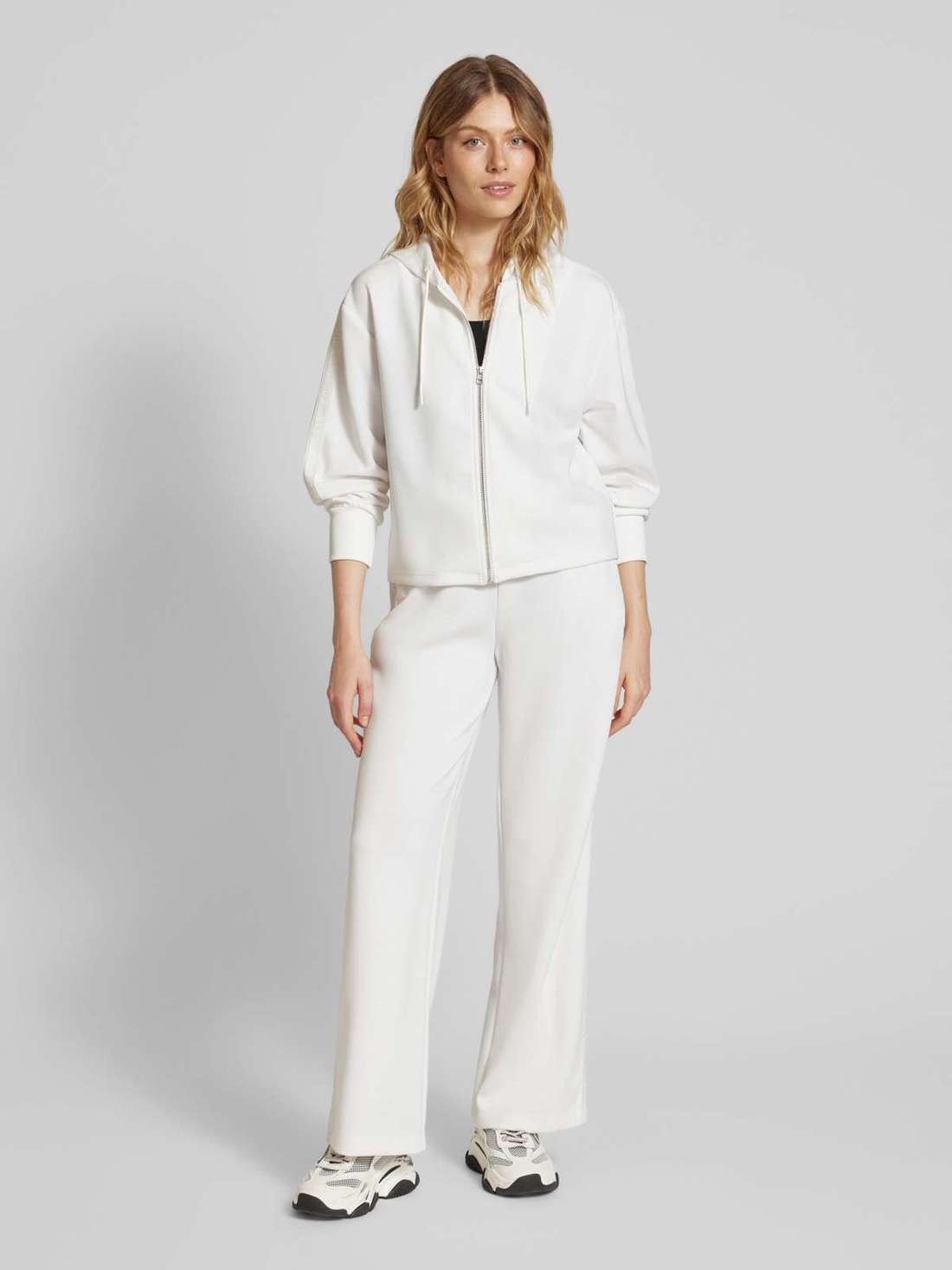 Толстовка с капюшоном