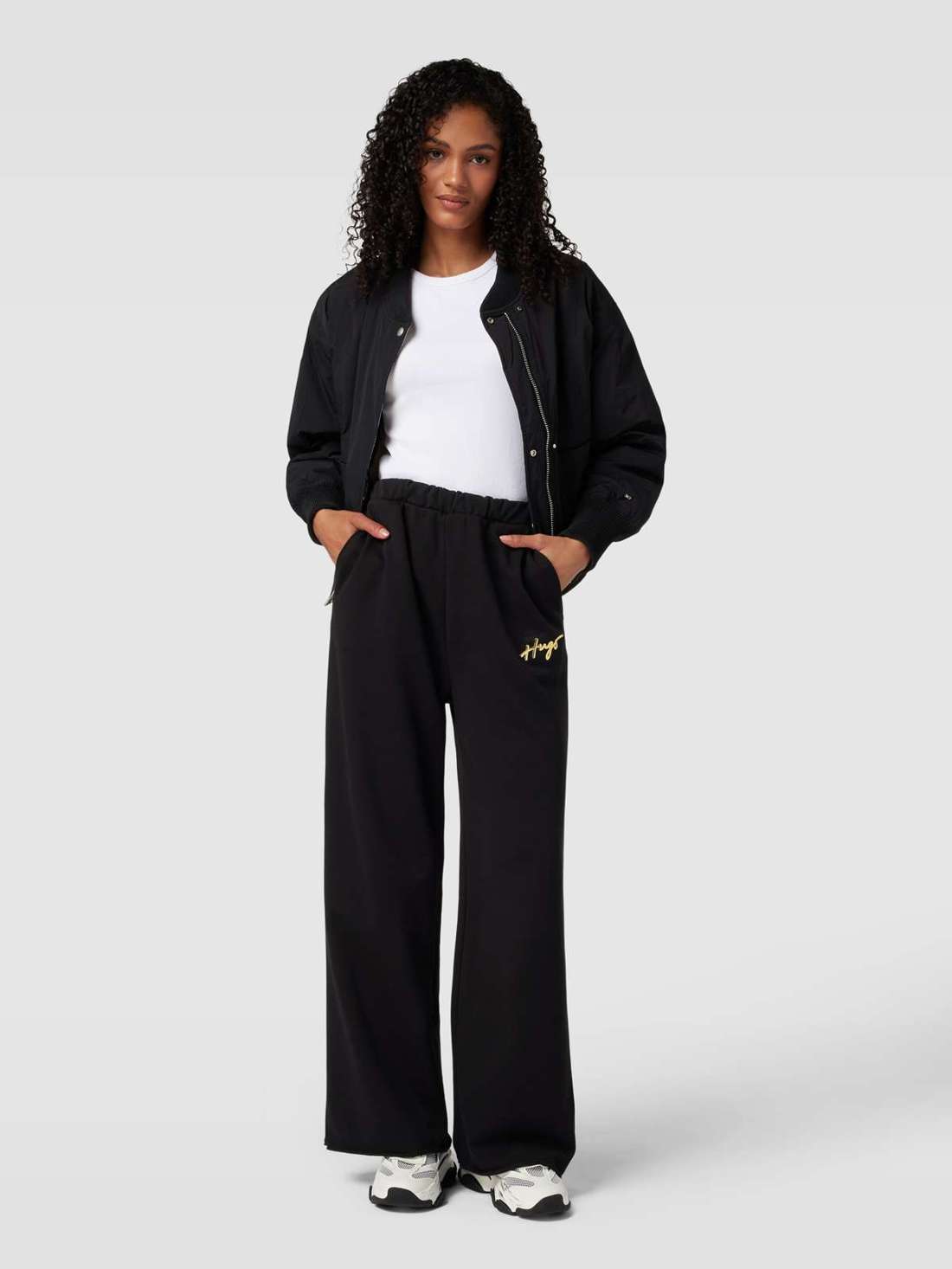 Спортивные штаны с аппликацией-лейблом Nasuede